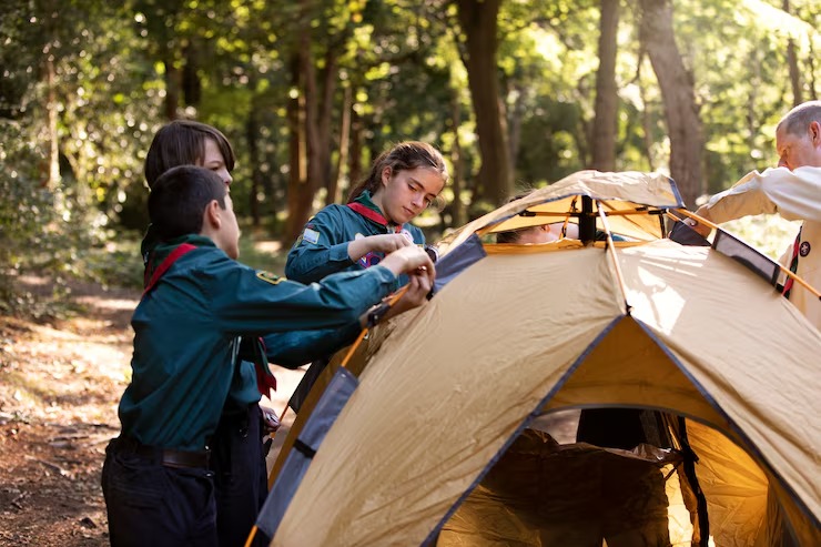 imageye___-_imgi_1_kids-having-fun-as-boy-scouts_23-2149657091
